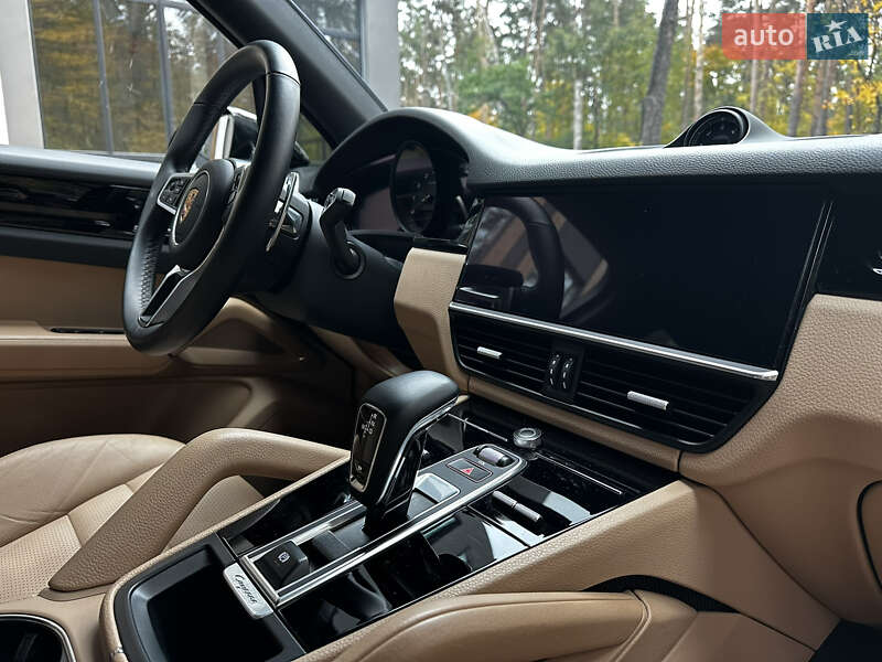 Внедорожник / Кроссовер Porsche Cayenne 2019 в Киеве