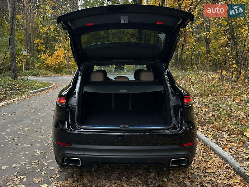 Внедорожник / Кроссовер Porsche Cayenne 2019 в Киеве