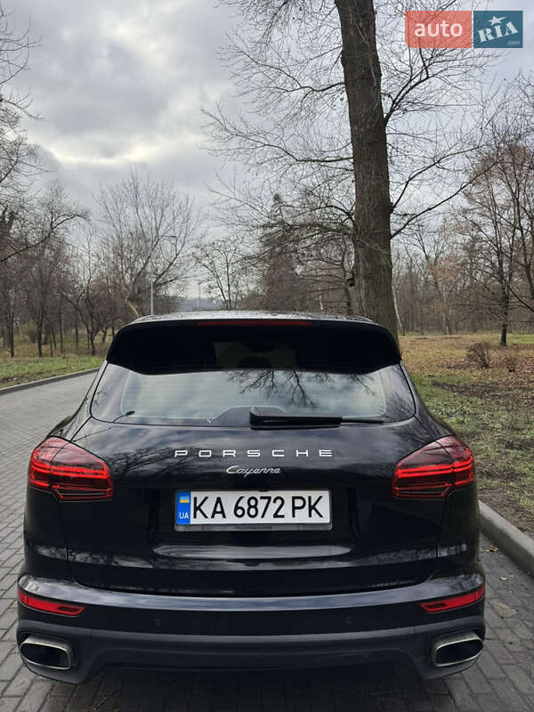 Внедорожник / Кроссовер Porsche Cayenne 2016 в Киеве