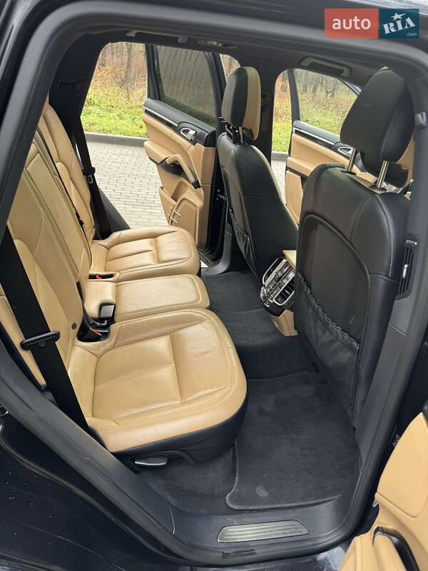 Внедорожник / Кроссовер Porsche Cayenne 2016 в Киеве