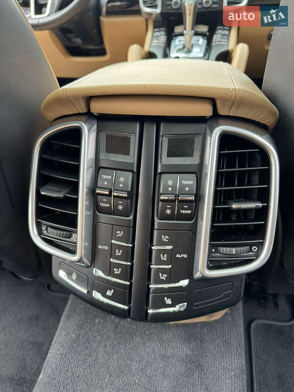 Внедорожник / Кроссовер Porsche Cayenne 2016 в Киеве