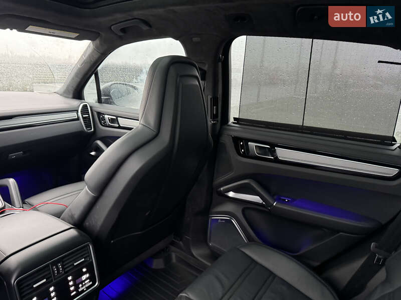 Внедорожник / Кроссовер Porsche Cayenne 2019 в Ужгороде