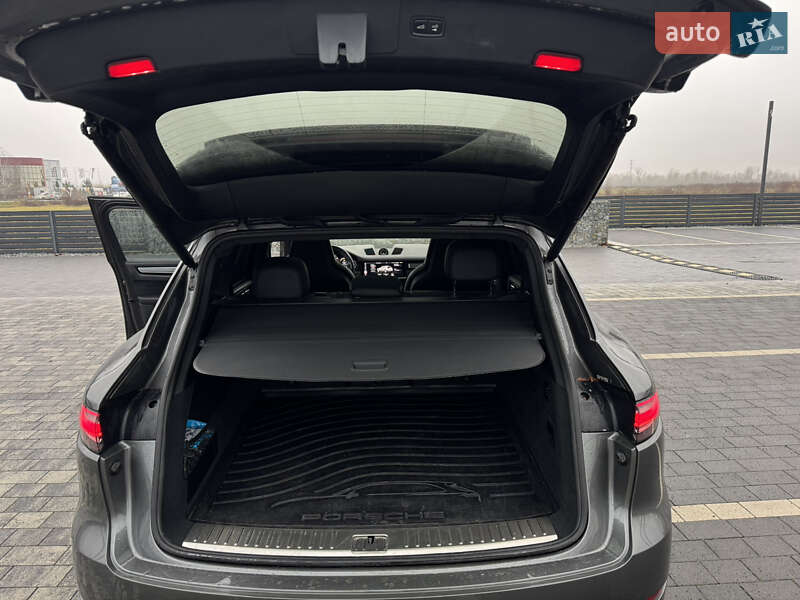 Внедорожник / Кроссовер Porsche Cayenne 2019 в Ужгороде