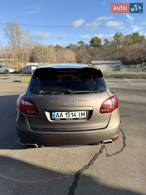 Внедорожник / Кроссовер Porsche Cayenne 2013 в Киеве