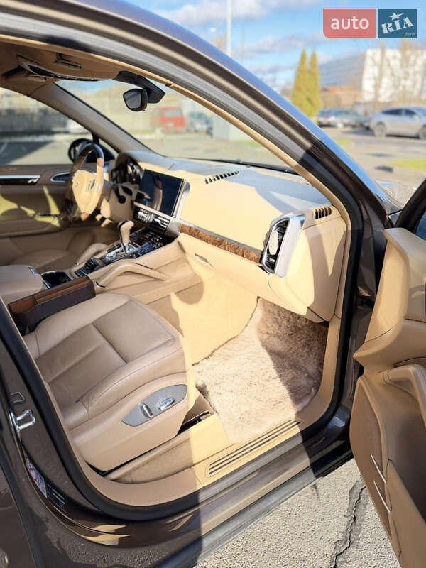 Внедорожник / Кроссовер Porsche Cayenne 2013 в Киеве