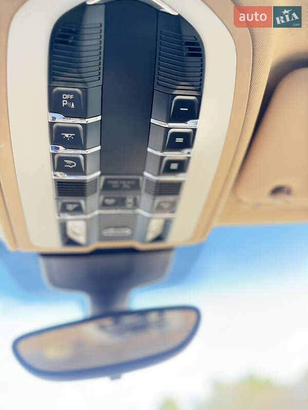 Внедорожник / Кроссовер Porsche Cayenne 2013 в Киеве