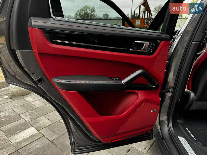 Внедорожник / Кроссовер Porsche Cayenne 2019 в Киеве фото 23 Внедорожник / Кроссовер Porsche Cayenne 2019 в Киеве