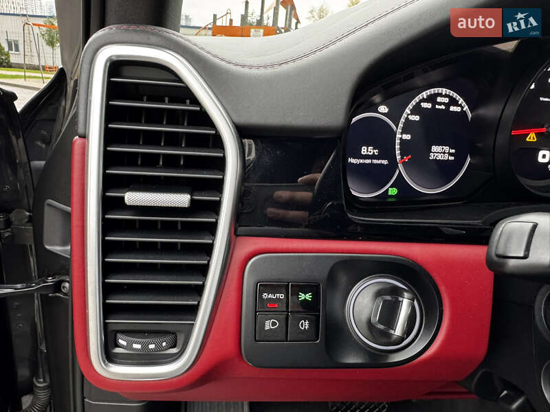 Внедорожник / Кроссовер Porsche Cayenne 2019 в Киеве фото 46 Внедорожник / Кроссовер Porsche Cayenne 2019 в Киеве