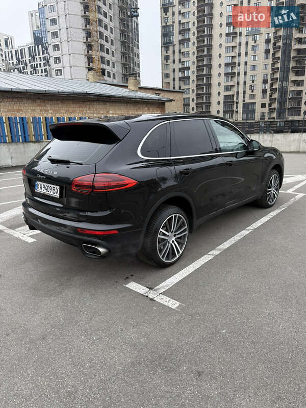 Внедорожник / Кроссовер Porsche Cayenne 2015 в Киеве