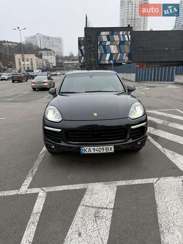 Внедорожник / Кроссовер Porsche Cayenne 2015 в Киеве