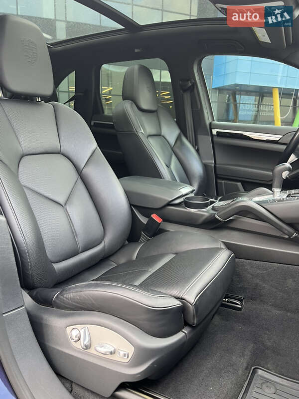 Внедорожник / Кроссовер Porsche Cayenne 2016 в Киеве