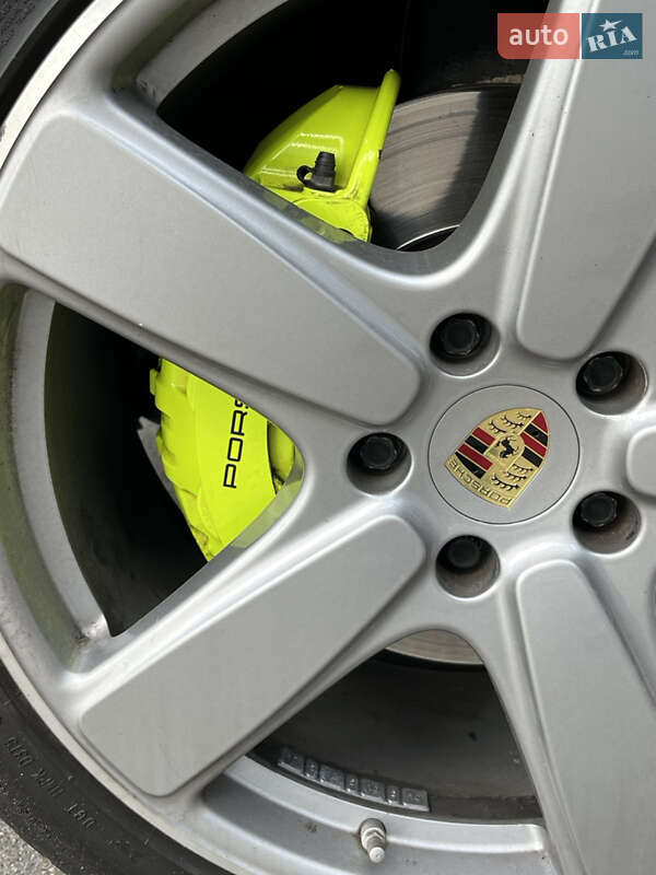 Внедорожник / Кроссовер Porsche Cayenne 2016 в Киеве