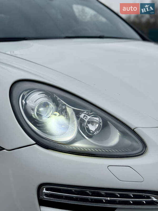 Внедорожник / Кроссовер Porsche Cayenne 2011 в Киеве