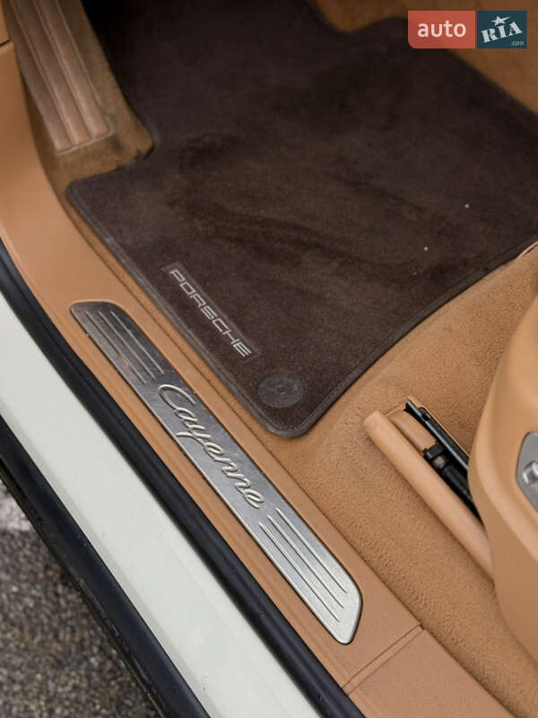 Внедорожник / Кроссовер Porsche Cayenne 2011 в Киеве