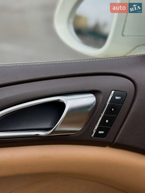 Внедорожник / Кроссовер Porsche Cayenne 2011 в Киеве