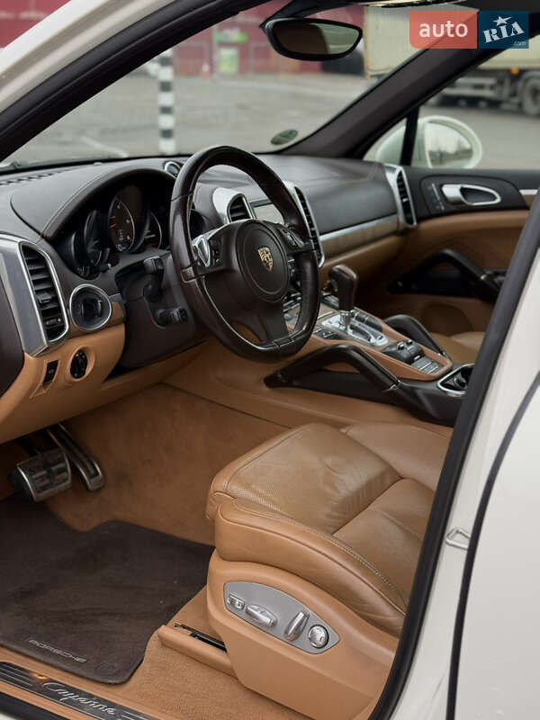 Внедорожник / Кроссовер Porsche Cayenne 2011 в Киеве