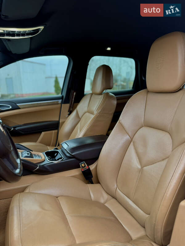 Внедорожник / Кроссовер Porsche Cayenne 2011 в Киеве