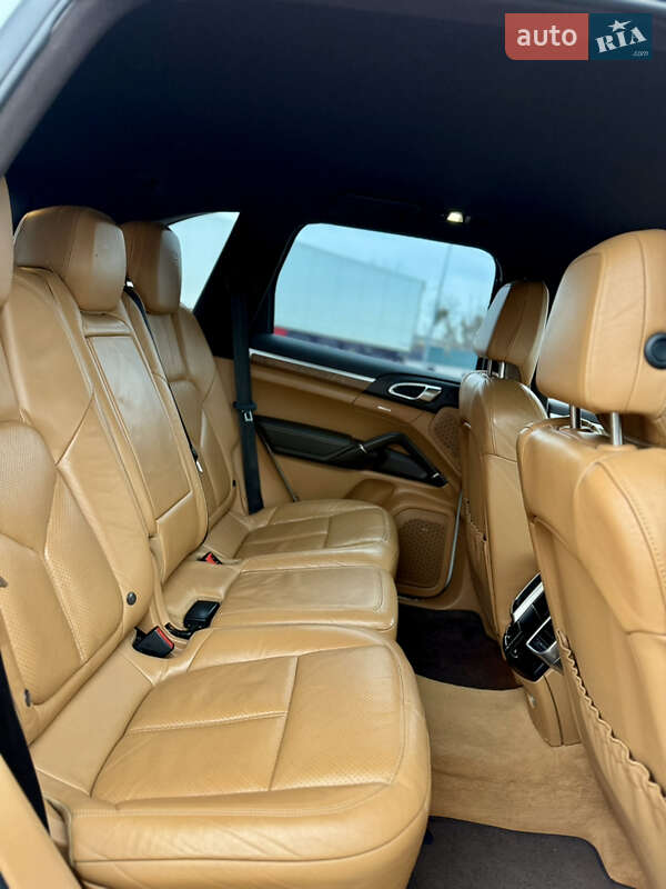 Внедорожник / Кроссовер Porsche Cayenne 2011 в Киеве