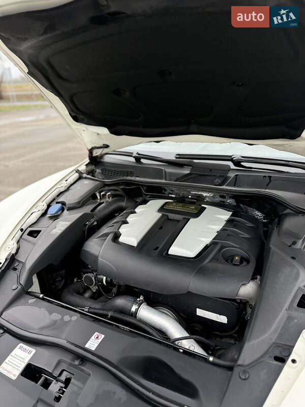 Внедорожник / Кроссовер Porsche Cayenne 2011 в Киеве