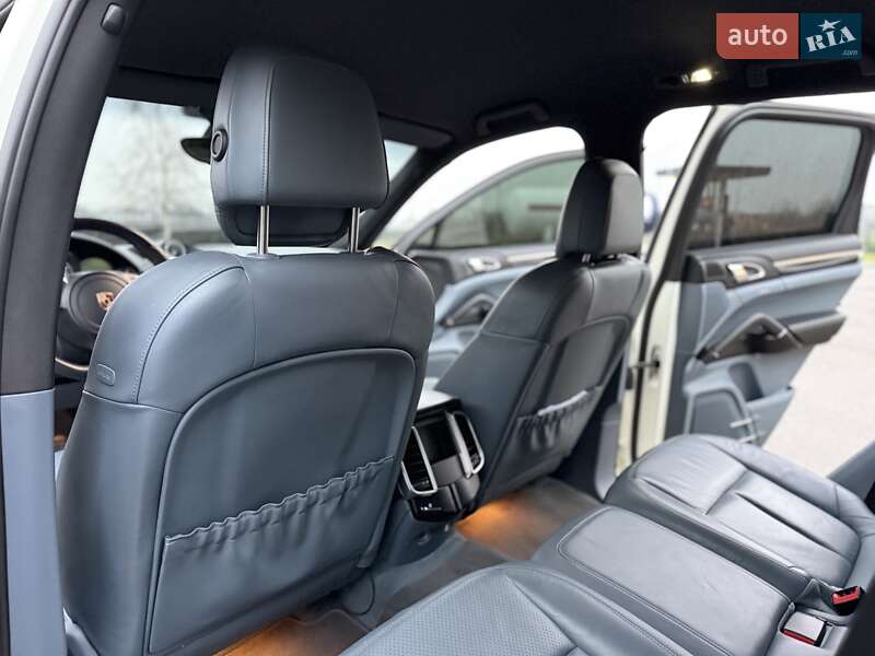 Внедорожник / Кроссовер Porsche Cayenne 2011 в Днепре