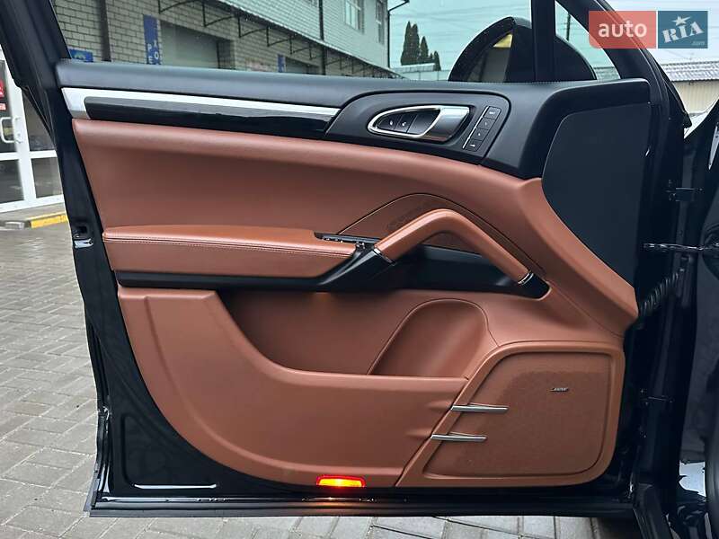 Внедорожник / Кроссовер Porsche Cayenne 2016 в Харькове