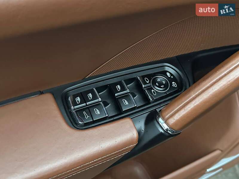 Внедорожник / Кроссовер Porsche Cayenne 2016 в Харькове