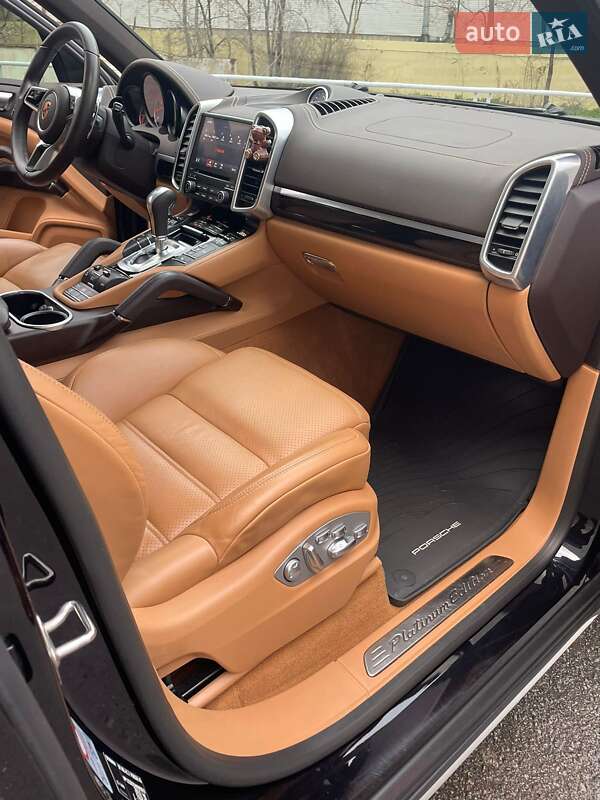 Внедорожник / Кроссовер Porsche Cayenne 2017 в Киеве фото 6 Внедорожник / Кроссовер Porsche Cayenne 2017 в Киеве
