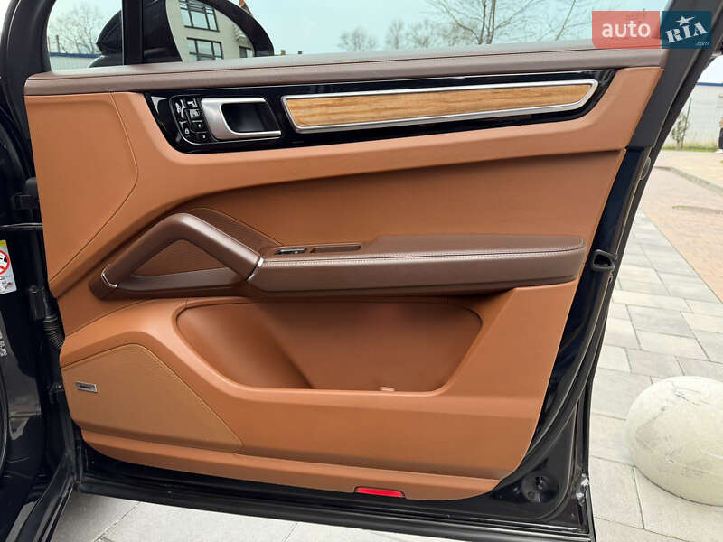 Внедорожник / Кроссовер Porsche Cayenne 2018 в Киеве фото 30 Внедорожник / Кроссовер Porsche Cayenne 2018 в Киеве