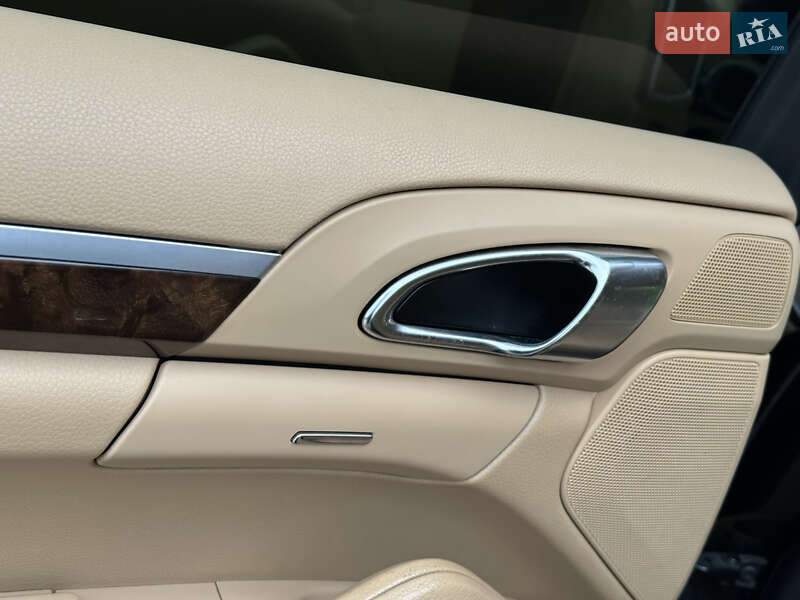 Внедорожник / Кроссовер Porsche Cayenne 2013 в Одессе