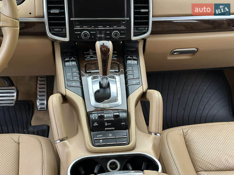 Внедорожник / Кроссовер Porsche Cayenne 2013 в Одессе