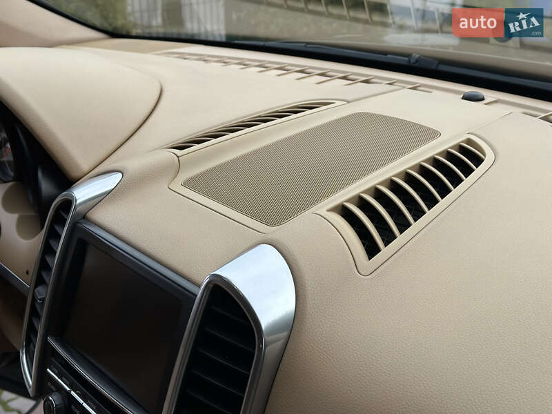 Внедорожник / Кроссовер Porsche Cayenne 2013 в Одессе