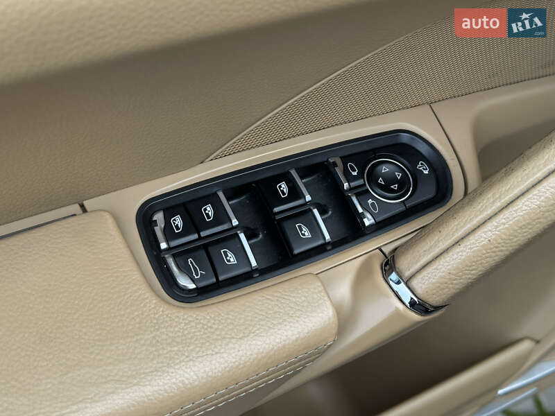 Внедорожник / Кроссовер Porsche Cayenne 2013 в Одессе