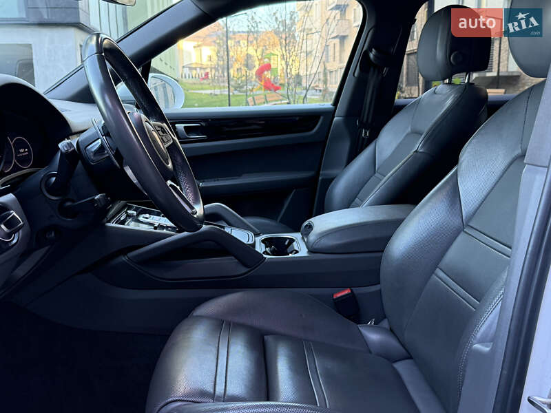 Внедорожник / Кроссовер Porsche Cayenne 2019 в Львове