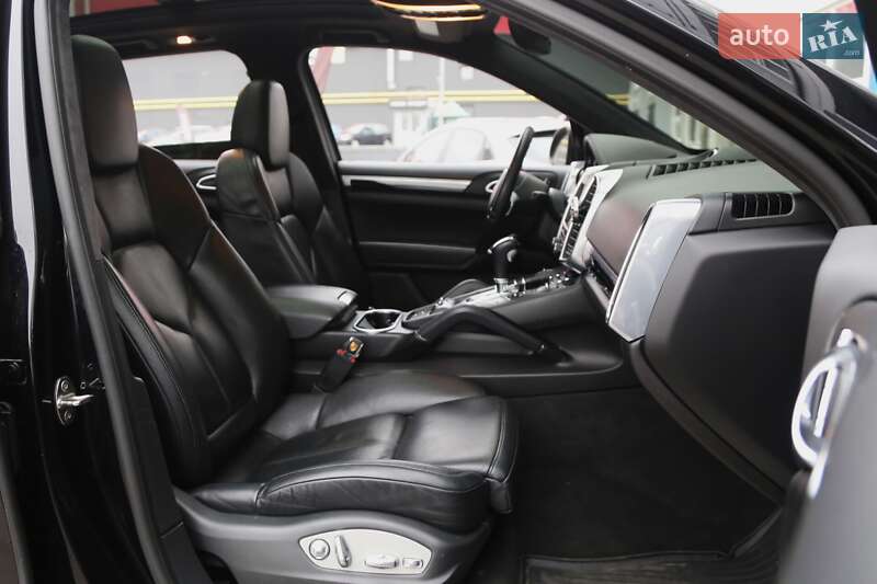 Внедорожник / Кроссовер Porsche Cayenne 2013 в Киеве