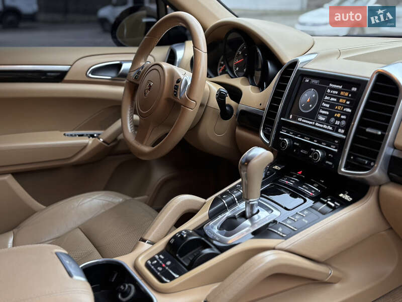 Внедорожник / Кроссовер Porsche Cayenne 2011 в Тернополе