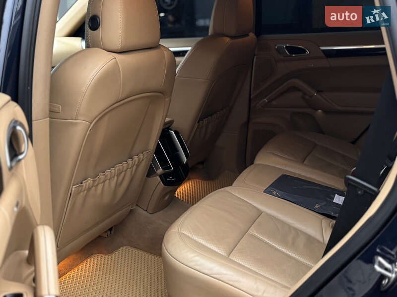 Внедорожник / Кроссовер Porsche Cayenne 2011 в Тернополе