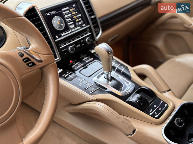 Внедорожник / Кроссовер Porsche Cayenne 2011 в Тернополе