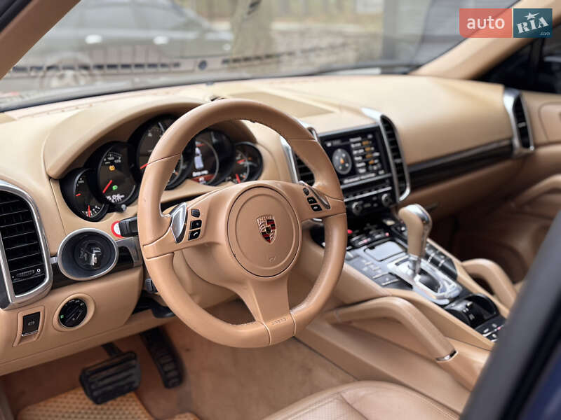 Внедорожник / Кроссовер Porsche Cayenne 2011 в Тернополе