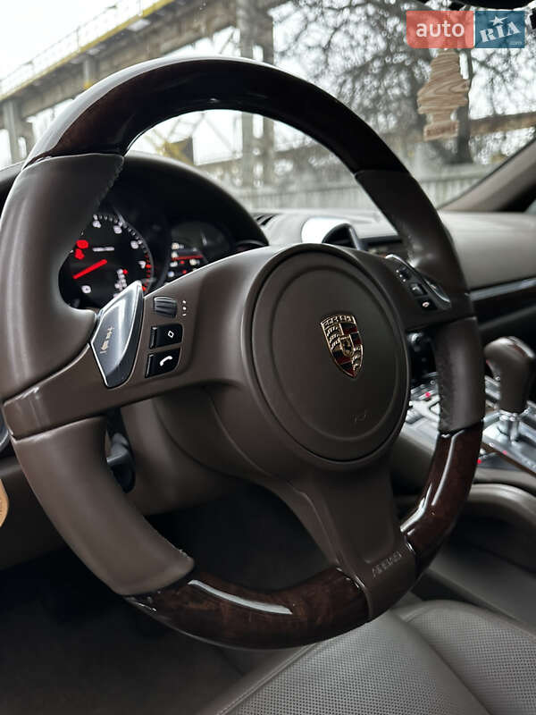 Внедорожник / Кроссовер Porsche Cayenne 2013 в Киеве