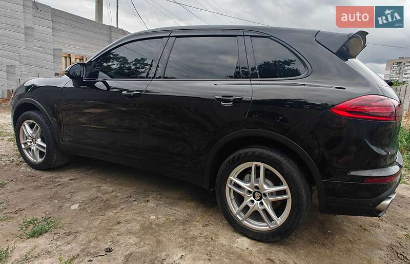 Внедорожник / Кроссовер Porsche Cayenne 2016 в Днепре