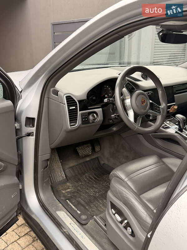 Внедорожник / Кроссовер Porsche Cayenne 2019 в Ужгороде