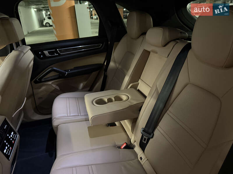 Внедорожник / Кроссовер Porsche Cayenne 2018 в Киеве