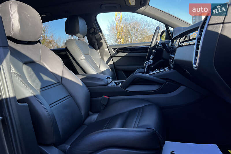Внедорожник / Кроссовер Porsche Cayenne 2019 в Львове