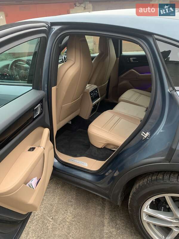 Внедорожник / Кроссовер Porsche Cayenne 2020 в Киеве