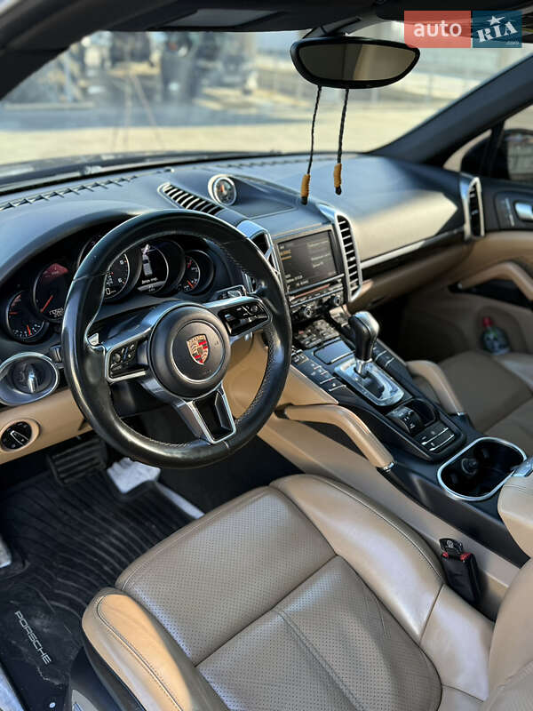 Внедорожник / Кроссовер Porsche Cayenne 2015 в Полтаве