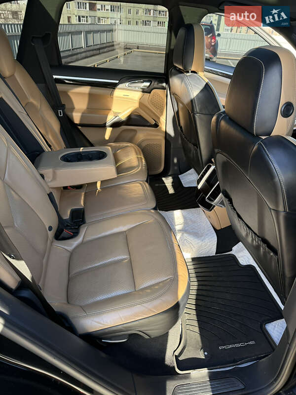 Внедорожник / Кроссовер Porsche Cayenne 2015 в Полтаве