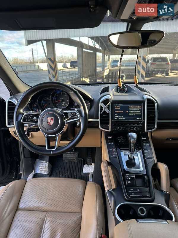 Внедорожник / Кроссовер Porsche Cayenne 2015 в Полтаве