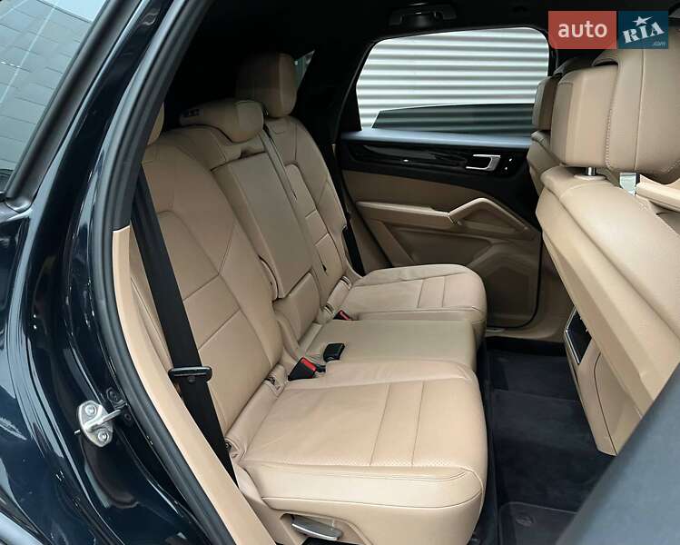 Внедорожник / Кроссовер Porsche Cayenne 2018 в Киеве