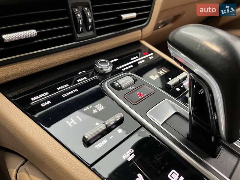 Внедорожник / Кроссовер Porsche Cayenne 2018 в Киеве