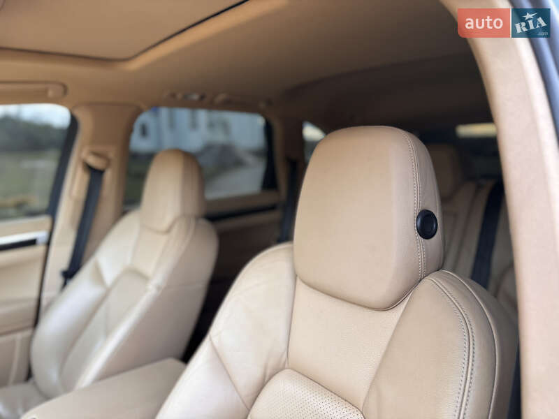 Внедорожник / Кроссовер Porsche Cayenne 2011 в Тернополе